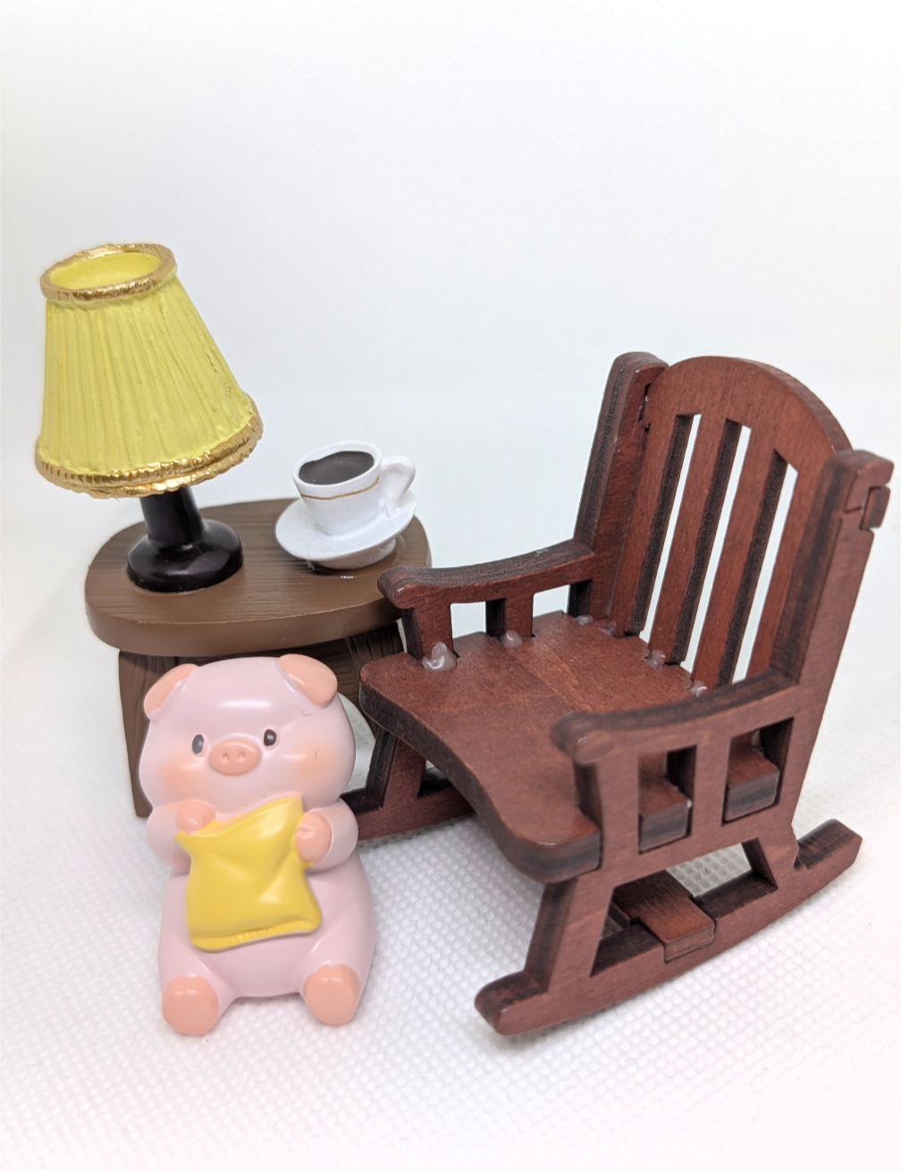 Figurka świnka z meblami!